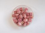 Silky diamonds kétlyukú gyöngy - 6x6mm - márványos pink
